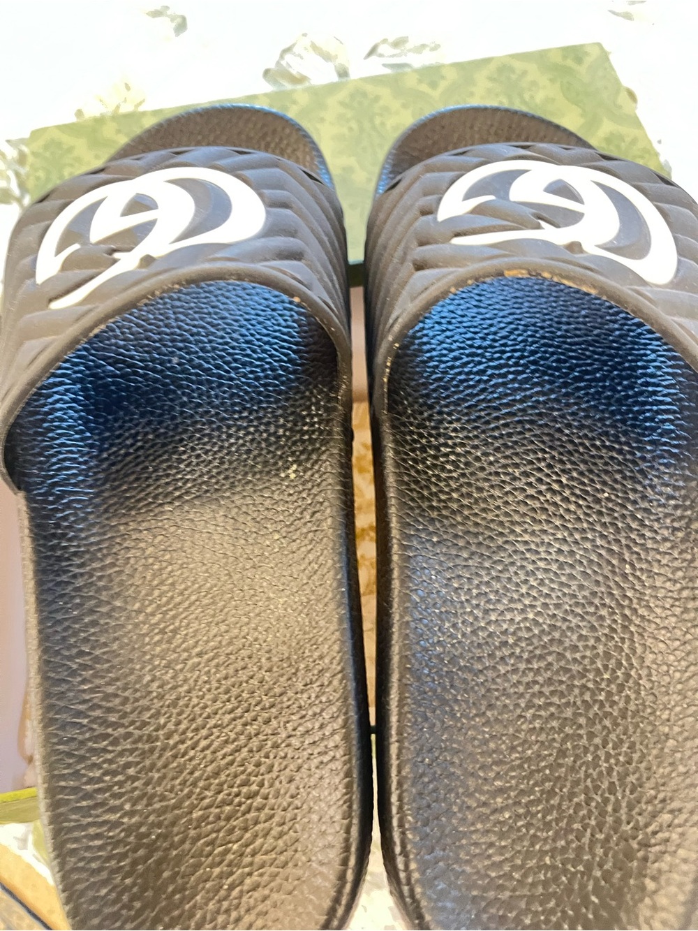 Preowened size US 9 Gucci Black GG Rubber Slide ๐ฎ๐น๐ฎ๐น๐ฎ๐นUK 8. Good condition! - Picture 5 of 7